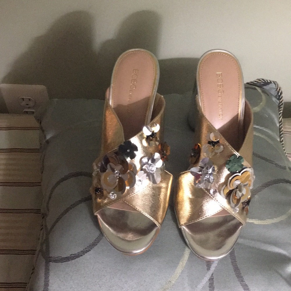 1 pair- Gold & Silver metallic slides..